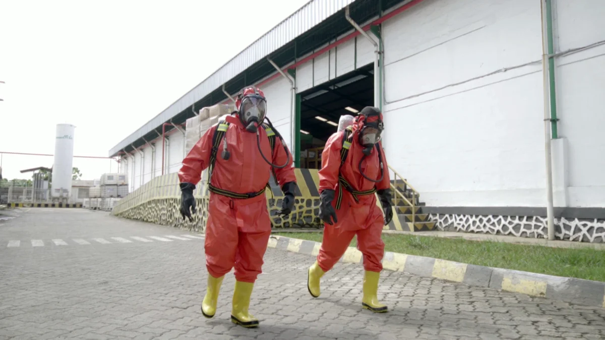 Simulasi Kebocoran Amoniak Tingkatkan Kesiapsiagaan Tim K3 PT. Adil Makmur Fajar