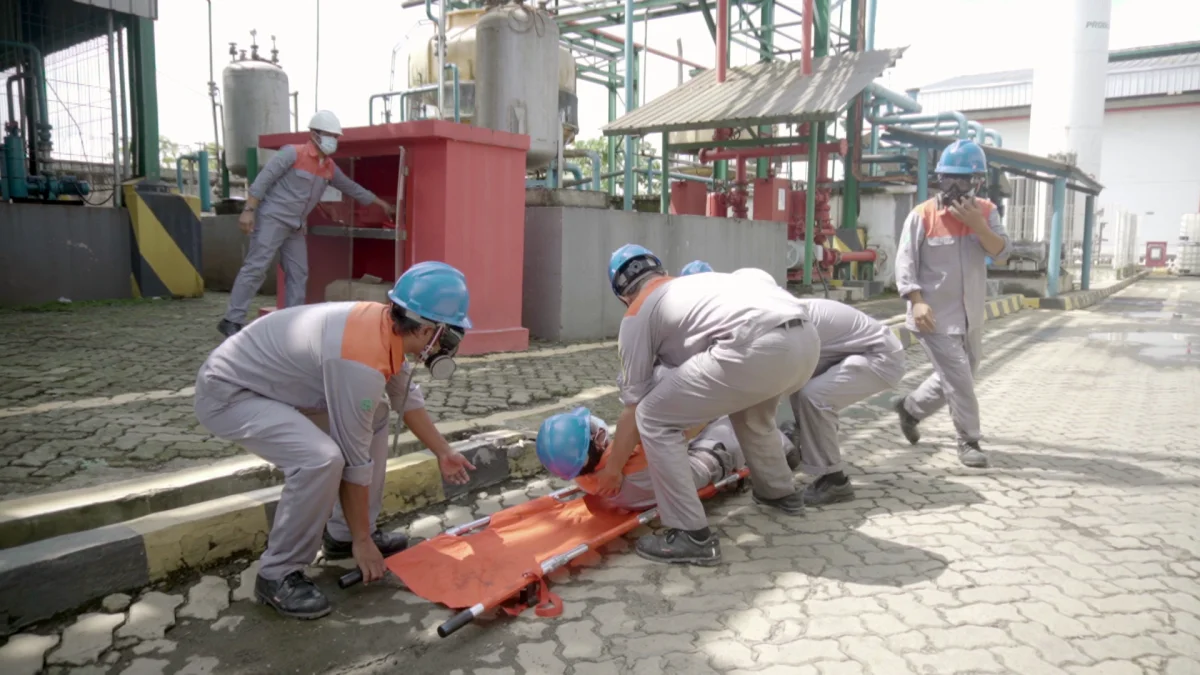 Simulasi Kebocoran Amoniak Tingkatkan Kesiapsiagaan Tim K3 PT. Adil Makmur Fajar